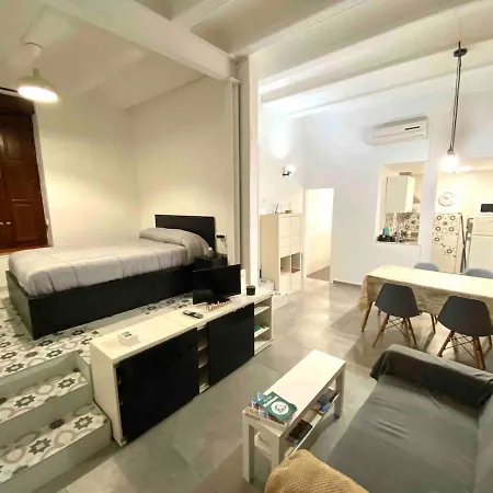 Refurbished In The Center Apartman *